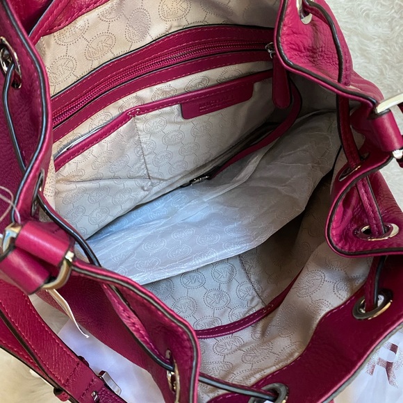 MICHAEL KORS Jules Large Drawstring Shoulder Bag - Picture 8 of 14